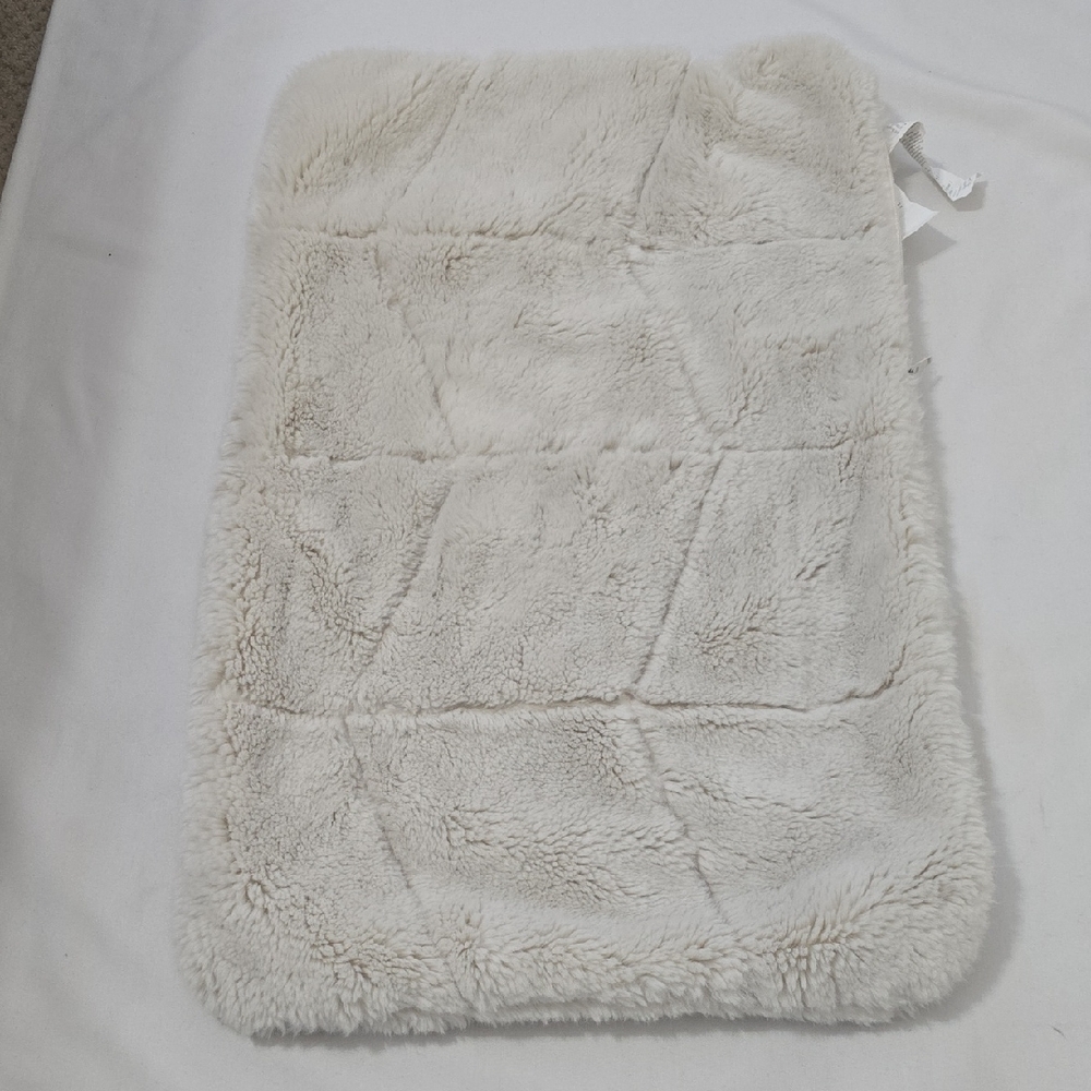 Potterybarn Quilted‎ Plush Off White Faux Fur Rug